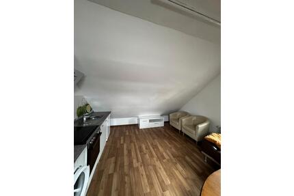 Charmante 2,5-Zimmer-Dachgeschosswohnung – ideal für eine Einzelp - Höpfingen