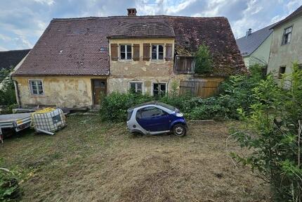 Zum Verkauf steht ein Wohnhaus in 86744 Hainsfarth (Bayern)