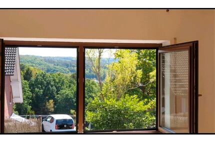 Erdgeschosswohnung in Daaden – Südhang & Waldrandlage sehr ruhig