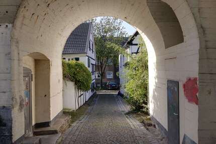 Haus zum Kaufen in Essen 550.000,00 € 507 m²