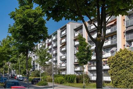 Wir sanieren für Sie: 3-Zimmerwohnung mit Balkon, Aufzug und toller Aussicht! - Dresden Prohlis