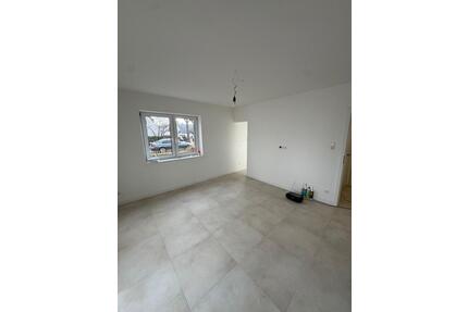 NEU sanierte zwei Zimmerwohnung in Augsburg mit FBH und Terrasse