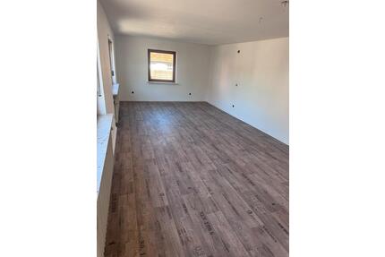 EG Wohnung 3 ZKB AB SOFORT - 950,00&nbsp;EUR Kaltmiete, ca.&nbsp; 90,00&nbsp;m&sup2; in Kandel (PLZ: 76870)