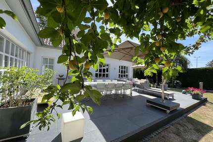 Haus zum Kaufen in Meerbusch Büderich 1.950.000,00 € 264.15 m² - Meerbusch / Büderich