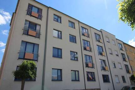 Wohnen mit Balkon am Stadtpark! 4-Raumwohnung! Garage! - Limbach-Oberfrohna