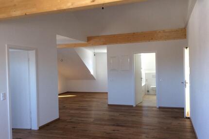 Edle Dachgeschoßwohnung, ruhige Lage, zentral in Mühldorf - Mühldorf am Inn