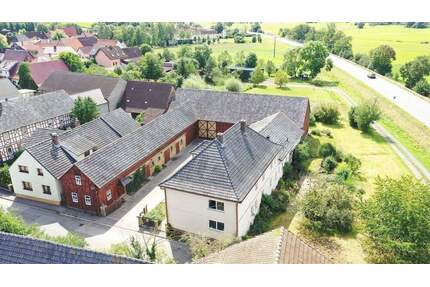 TRAUMHAFTER MÄRCHEN DREISEITENHOF + WOHNHAUS + WOHNUNG (18 PFERDEBOXEN MÖGLICH) oder BAUTRÄGEROBJEKT FÜR WOHNUNGSBAU oder GASTRO FACHWERK REITERHOF - Itzgrund Gleußen