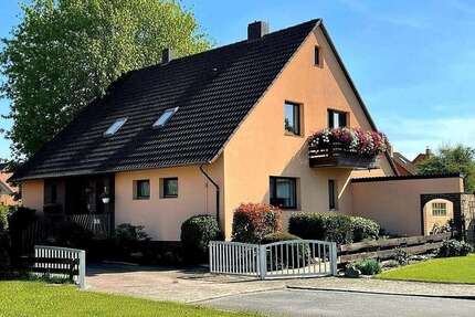 Haus zum Kaufen in Uetze 415.000,00 € 210 m²