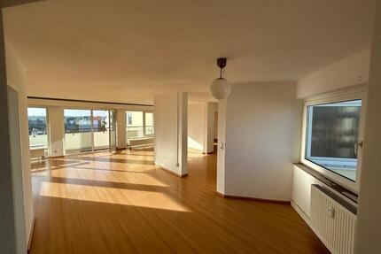 Helle Wohnung mit großzügigem Balkon und vielseitigem Grundriss - Mörfelden-Walldorf