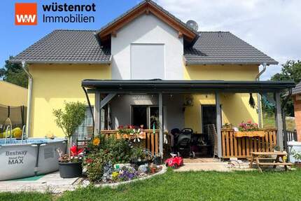 Moderner Wohntraum - Einfamilienhaus auf schönem Grund mit Terrasse, Garten und Doppelgarage - Burgwindheim