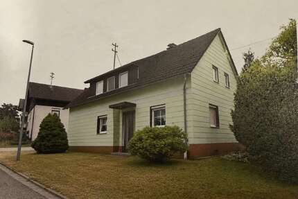 Haus zum Kaufen in Steinbach am Wald 75.000,00 € 140 m²