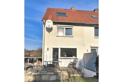 Modernisiertes Reihenendhaus mit großem Grundstück und solider Mieteinnahme in Bad Bevensen