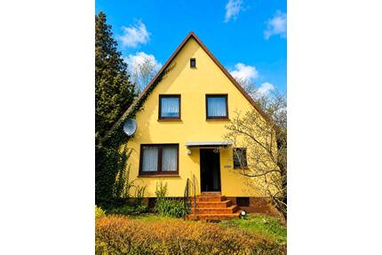 Sanierungsbedürftiges Einfamilienhaus auf großem Grundstück - Bremerhaven Leherheide
