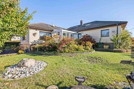 Haus zum Kaufen in Sarstedt 790.000,00 € 327.14 m²