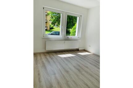 *jetzt einziehen und zwei Kaltmieten sparen* - 3-Zimmerwohnung mit Balkon im EG - Detmold