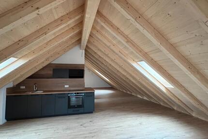 Gemütliche 2-Zimmer-Dachgeschosswohnung in Windorf zu vermieten