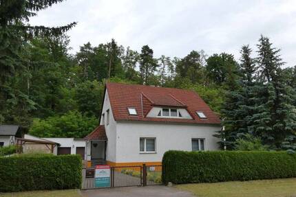 Einfamilienhaus mit schöner Einliegerwohnung, großes Nebengelass mit 2 Garagen, Sommerküche, Bad und Werkstatt mit herrlicher Lage am Waldrand - Neuzelle