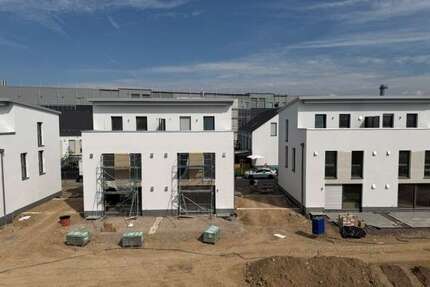 Haus zum Mieten in Hattersheim 2.490,00 € 140 m²