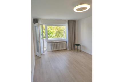 1-Zimmer Apartment mit Balkon, Einbauküche frisch renoviert - München Schwabing-Freimann