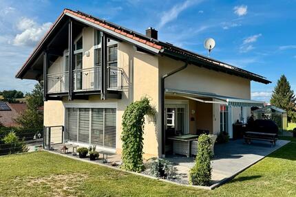 Gepflegtes und modernisiertes Einfamilienhaus in zentraler Lage - Egglham