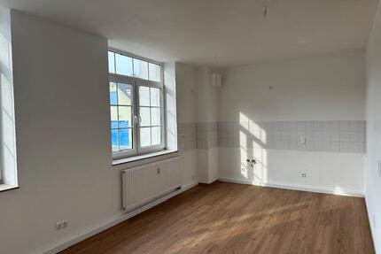 Renovierte 1-Zimmerwohnung mit Badewanne und Abstellraum in ruhiger Lage! - Gornsdorf