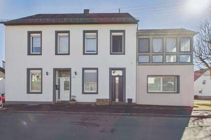 Haus zum Kaufen in Berndorf 299.000,00 € 250.41 m²