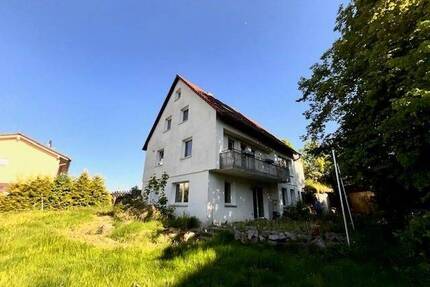 Sehr ruhig gelegenes 1-2 Familienhaus mit Ausblick. Großer Garten. Alter Baumbestand . Sofort Frei!! - Sankt Georgen im Schwarzwald Stadtgebiet