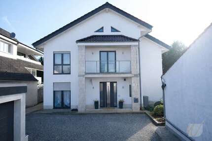 Haus zum Kaufen in Solingen Auf der Höhe 959.000,00 € 275 m² - Solingen / Auf der Höhe