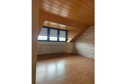Wohnung zu vermieten - 700,00&nbsp;EUR Kaltmiete, ca.&nbsp; 95,00&nbsp;m&sup2; in Prosselsheim (PLZ: 97279)