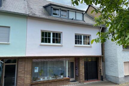 Reihenwohnhaus - 195.000,00&nbsp;EUR Kaufpreis, ca.&nbsp; 207,00&nbsp;m&sup2; in Kröv (PLZ: 54536)