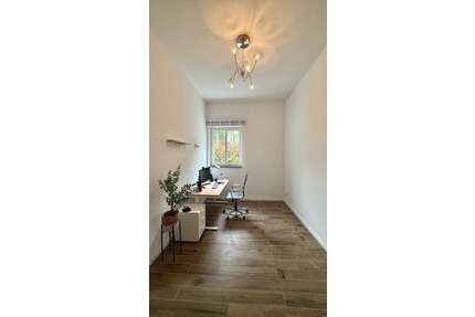 Büro in Bonn 325,00 € 13 m² - 325,00&nbsp;EUR Kaltmiete, ca.&nbsp; 13,00&nbsp;m&sup2; in Bonn (PLZ: 53111)
