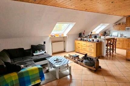 Schöne lichtdurchflutete 3,5 Zimmer Dachgeschoss Wohnung - Lohr am Main