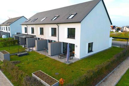 Großes Reiheneckhaus in familienfreundlicher ruhiger Lage - Karlskron