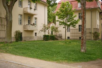 Helle 2-Zimmer Wohnung im 1. OG mit Balkon in Berlin-Buch