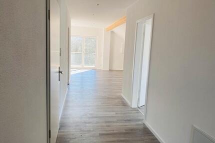 Neubau Wohnung mit eigenem Gartenanteil - Rottenburg an der Laaber