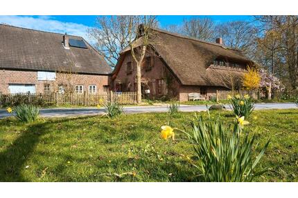 Haus mit Reetdach von 1732 - 395.000,00&nbsp;EUR Kaufpreis, ca.&nbsp; 315,00&nbsp;m&sup2; in Jade (PLZ: 26349)