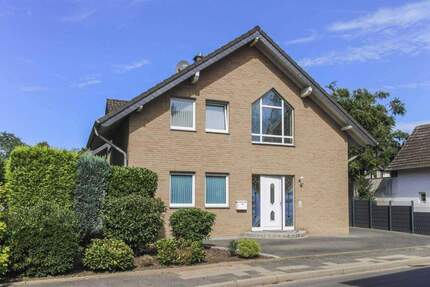 Frei stehendes Einfamilienhaus mit Garten und Garage in ruhiger Lage in Hückelhoven