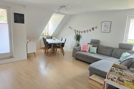Helle, großzügig geschnittene 2,5-Zimmer-Wohnung mit TG-Stellpl. - Neckartenzlingen