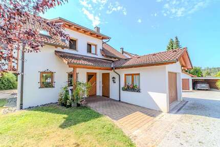 Haus zum Kaufen in Jestetten 1.550.000,00 € 470 m²