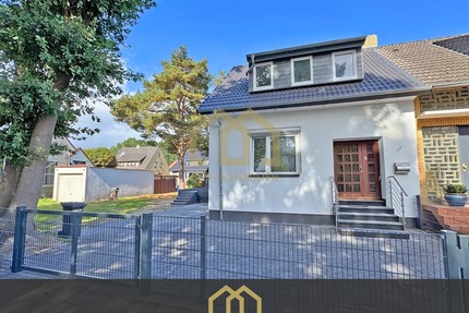 Modernisierte Doppelhaushälfte mit großzügiger Terrasse und 531 m² Grundstück in Bremen-Huchting