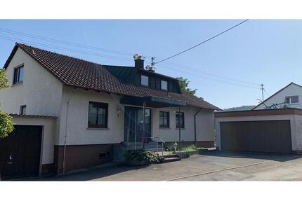 Traumhaftes Grundstück in Ortsrandlage mit Zweifamilienhaus - Allmersbach im Tal