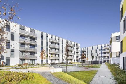 Sonnenhöfe - Charmantes Apartment mit ruhigem Balkon - Schönefeld