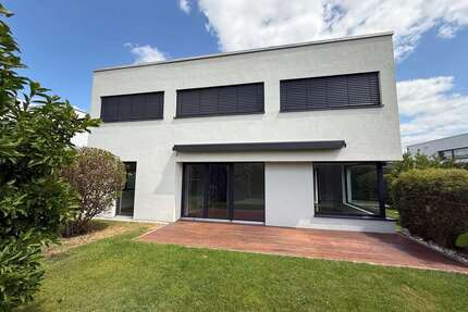 Haus zum Mieten in Frankfurt 4.200,00 € 175 m²