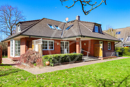 Raumwunder auf ca. 274 m² Wohnfläche – 8 Zimmer & Dreifachgarage! - Hasloh