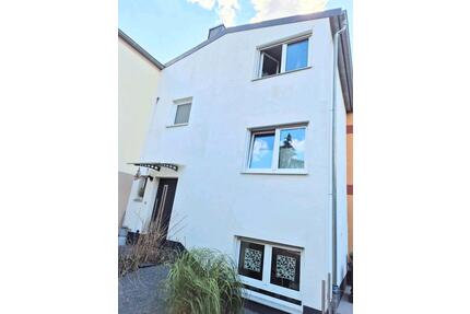 Reihenmittelhaus - 450.000,00&nbsp;EUR Kaufpreis, ca.&nbsp; 113,00&nbsp;m&sup2; in Schwabach (PLZ: 91126)