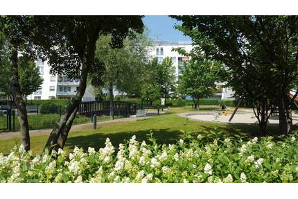 Nette Mieter seit 1996 - Preis inkl. TG-Stellplatz - sehr gute Infrastruktur - gepflegte 2-Raum-WE mit Balkon, Aufzug und Tiefgarage - Leipzig Böhlitz-Ehrenberg