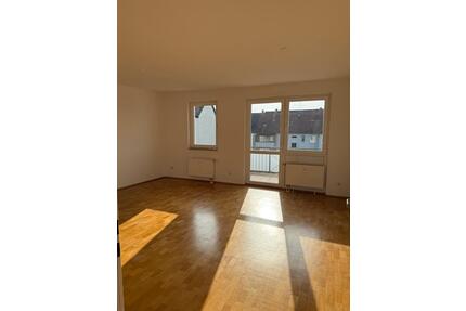 2-Zimmer-Wohnung mit Balkon, Weitblick und Carport in Toplage - Hannover Herrenhausen-Stöcken