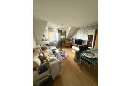 Modernisierte Wohnung mit 25m² Hobbyfläche im Dachgeschoss - Krefeld Cracau