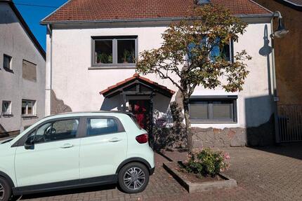 Freistehendes Einfamilienhaus mit Balkon und Garten von privat - Merchweiler