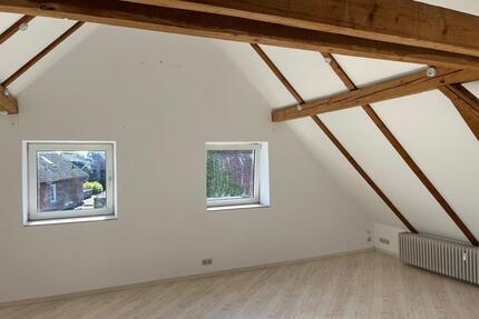 Gemütliche und geräumige 2.-Zi. Whg mit Loggia direkt in Selsingen